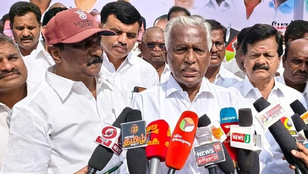 எந்த சூழ்நிலையிலும் முதல்வரோ, அவரது அலுவலகத்தில் இருந்தோ யாரும் எடப்பாடி பழனிசாமியை சந்திக்க நேரம் கேட்கவில்லை - கே.பி.முனுசாமி மறுப்பு!!